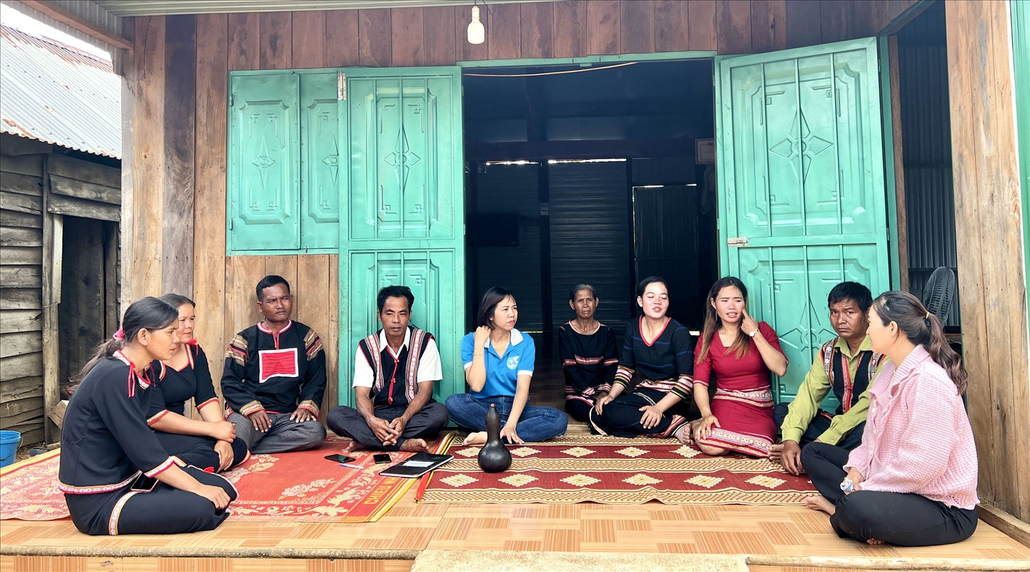 Các thành viên của mô hình “Địa chỉ an toàn” tại làng Ia Ngăng (xã Chư Don)  trở thành tình nguyện viên trong cộng đồng, đảm bảo an toàn cho phụ nữ và trẻ em 