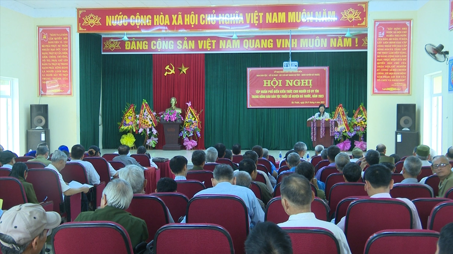 Hội nghị phổ biến kiến thức cho Người có uy tín trong đồng bào dân tộc thiểu số trên địa bàn huyện Bá Thước