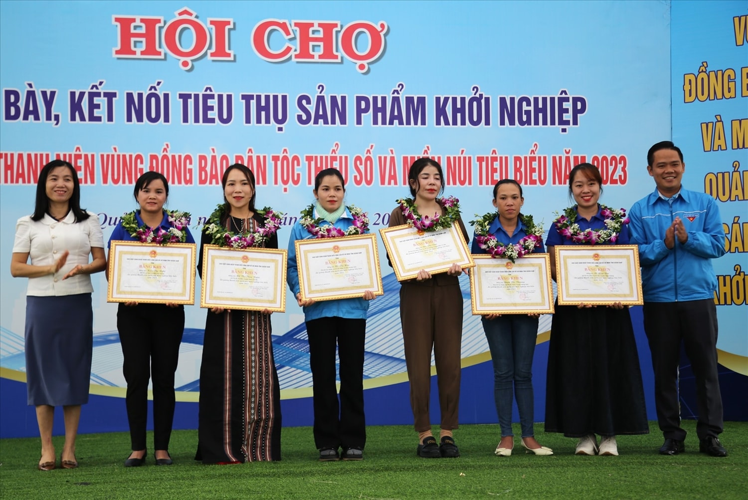 Các cá nhân thanh niên vùng đồng bào DTTS và miền núi tiêu biểu trong khởi nghiệp, lập nghiệp được tuyên dương Các cá nhân thanh niên vùng đồng bào DTTS và miền núi tiêu biểu trong khởi nghiệp, lập nghiệp được tuyên dương