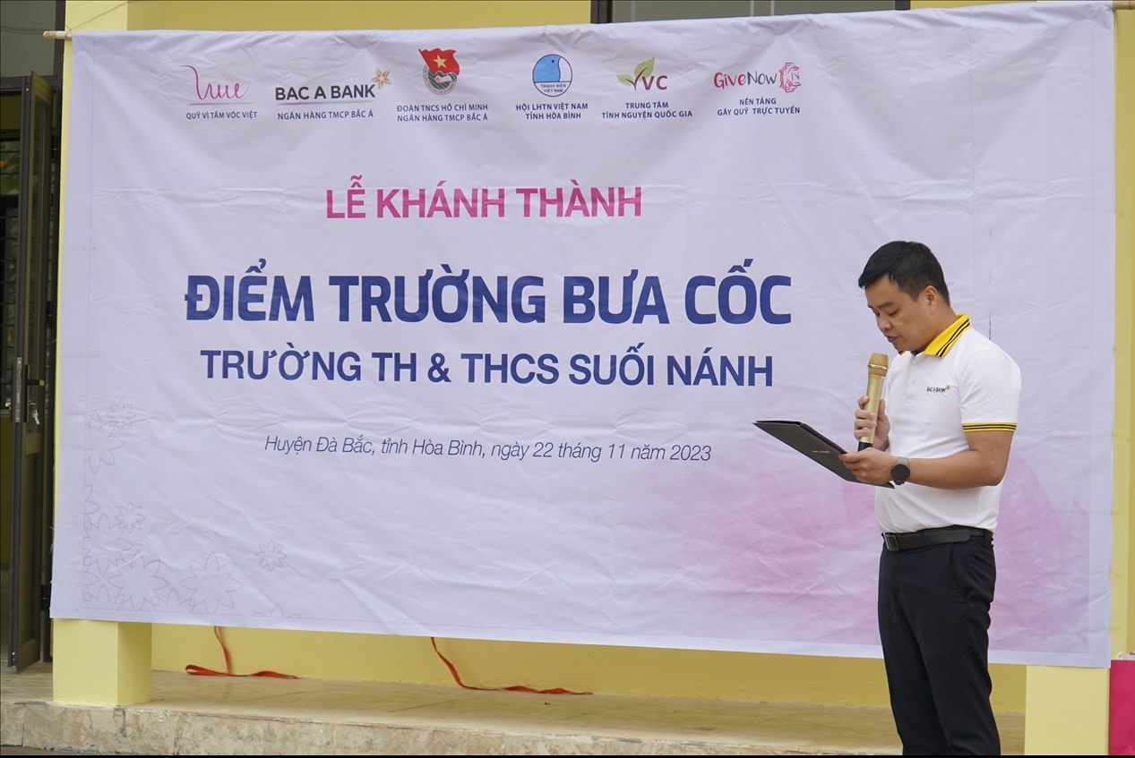 Ông Đoàn Văn Tuấn đại diện cho VSF và Đoàn Thanh niên BAC A BANK phát biểu tại lễ khánh thành