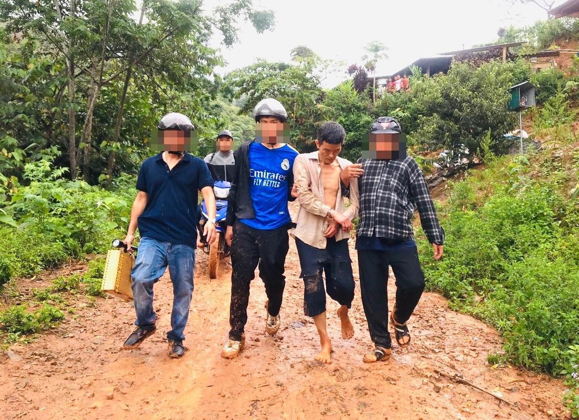 Công an huyện Sông Mã chủ trì, phối hợp với Đồn Biên phòng cửa khẩu Chiềng Khương, Đồn Biên phòng Mường Cai đã phát hiện, bắt quả tang một đối tượng đang có hành vi mua bán chất ma túy Công an huyện Sông Mã chủ trì, phối hợp với Đồn Biên phòng cửa khẩu Chiềng Khương, Đồn Biên phòng Mường Cai đã phát hiện, bắt quả tang một đối tượng đang có hành vi mua bán chất ma túy