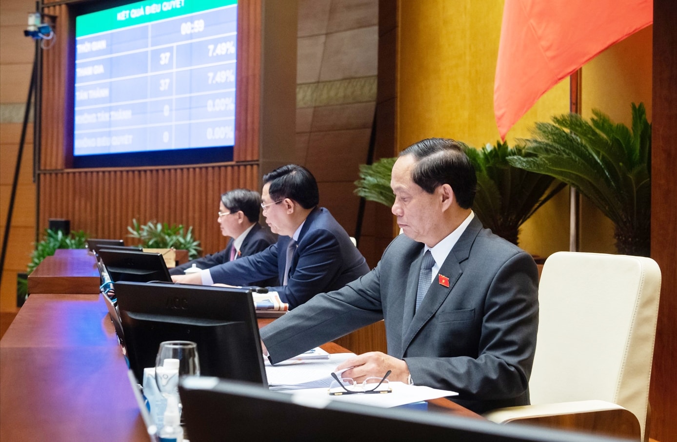 Quốc hội thông qua Nghị quyết thí điểm một số cơ chế, chính sách đặc thù về đầu tư xây dựng công trình giao thông đường bộ