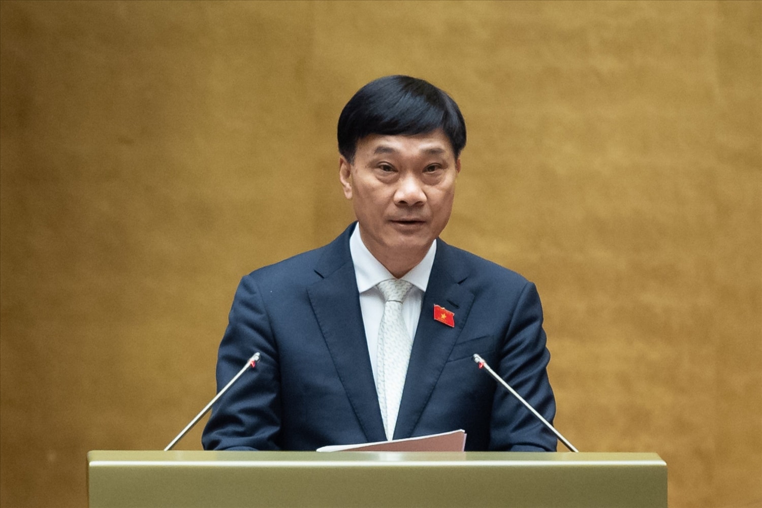 Chủ nhiệm Ủy ban Kinh tế của Quốc hội Vũ Hồng Thanh trình bày Báo cáo giải trình, tiếp thu, chỉnh lý dự thảo 