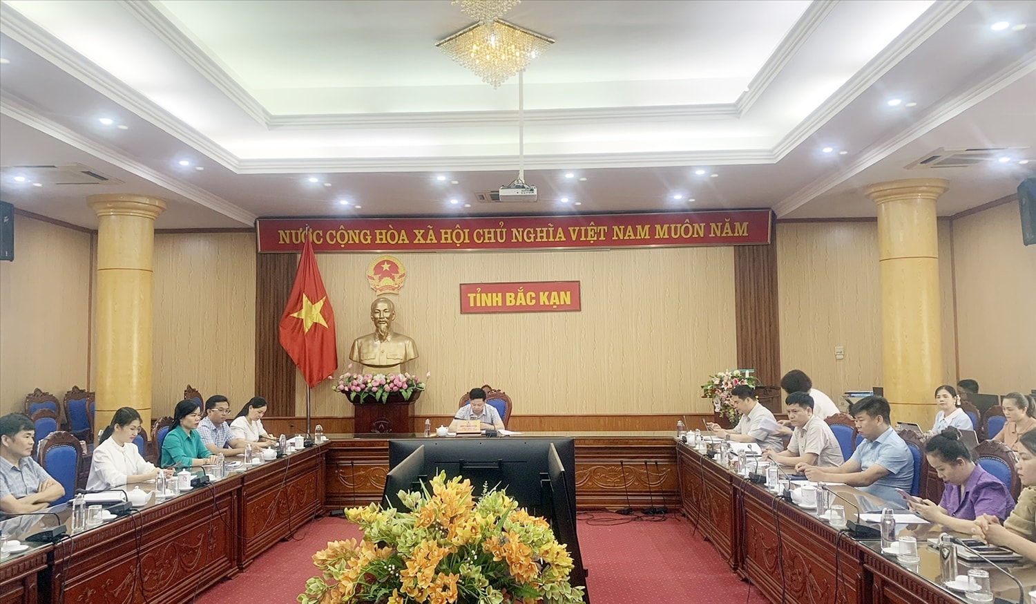Các đại biểu doanh nghiệp của tỉnh Bắc Kạn dự Hội nghị trực tuyến với các DN của Nhật Bản tại điểm cầu Bắc Kạn do Phó Chủ tịch UBND tỉnh Đinh Quang Tuyên chủ trì Các đại biểu doanh nghiệp của tỉnh Bắc Kạn dự Hội nghị trực tuyến với các DN của Nhật Bản tại điểm cầu Bắc Kạn do Phó Chủ tịch UBND tỉnh Đinh Quang Tuyên chủ trì