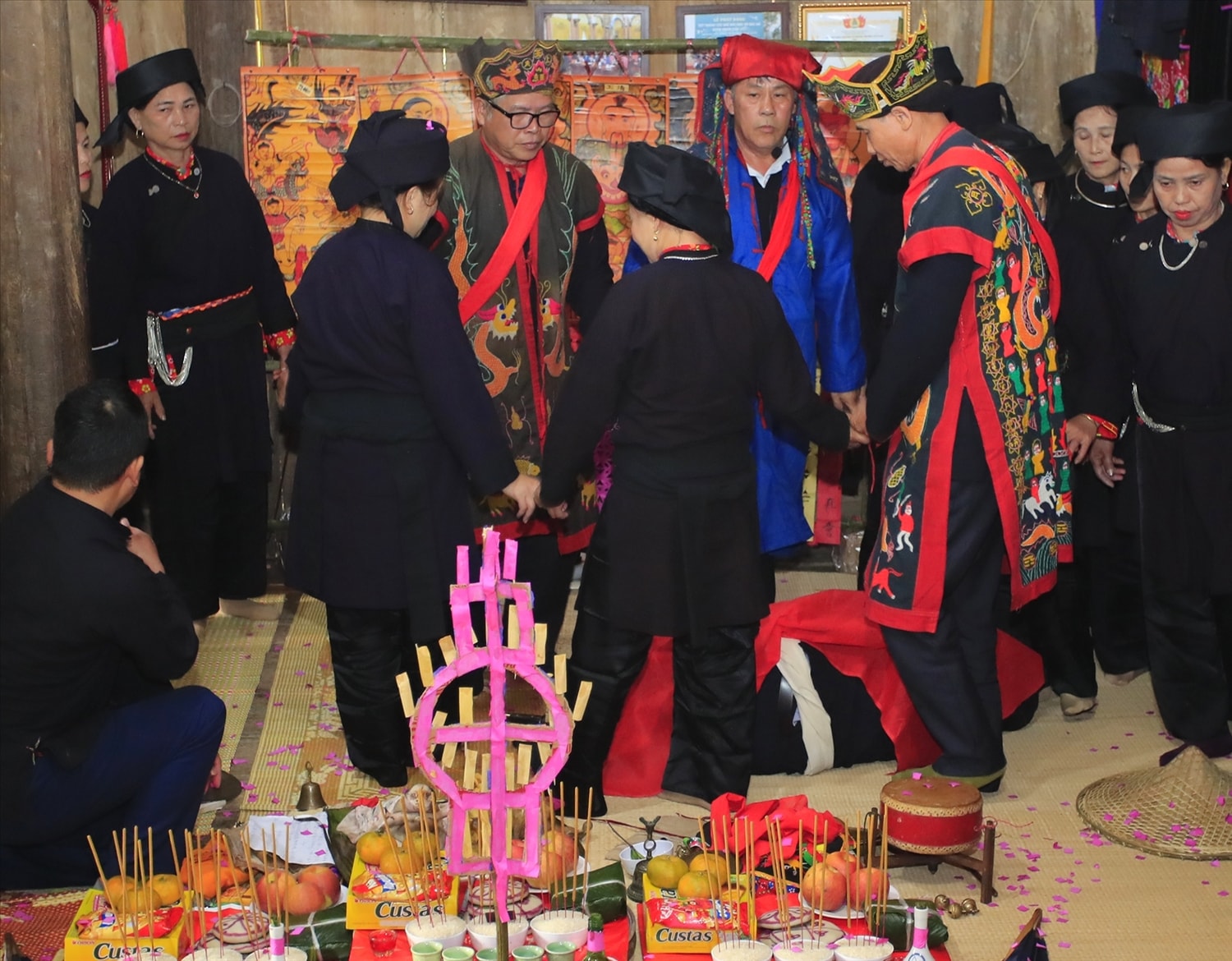 (BÀI CHUYÊN ĐỀ VỀ DÂN TỘC CÒN GẶP NHIỀU KHÓ KHĂN) Đặc sắc lễ đánh dấu trưởng thành của người đàn ông dân tộc Nùng 5
