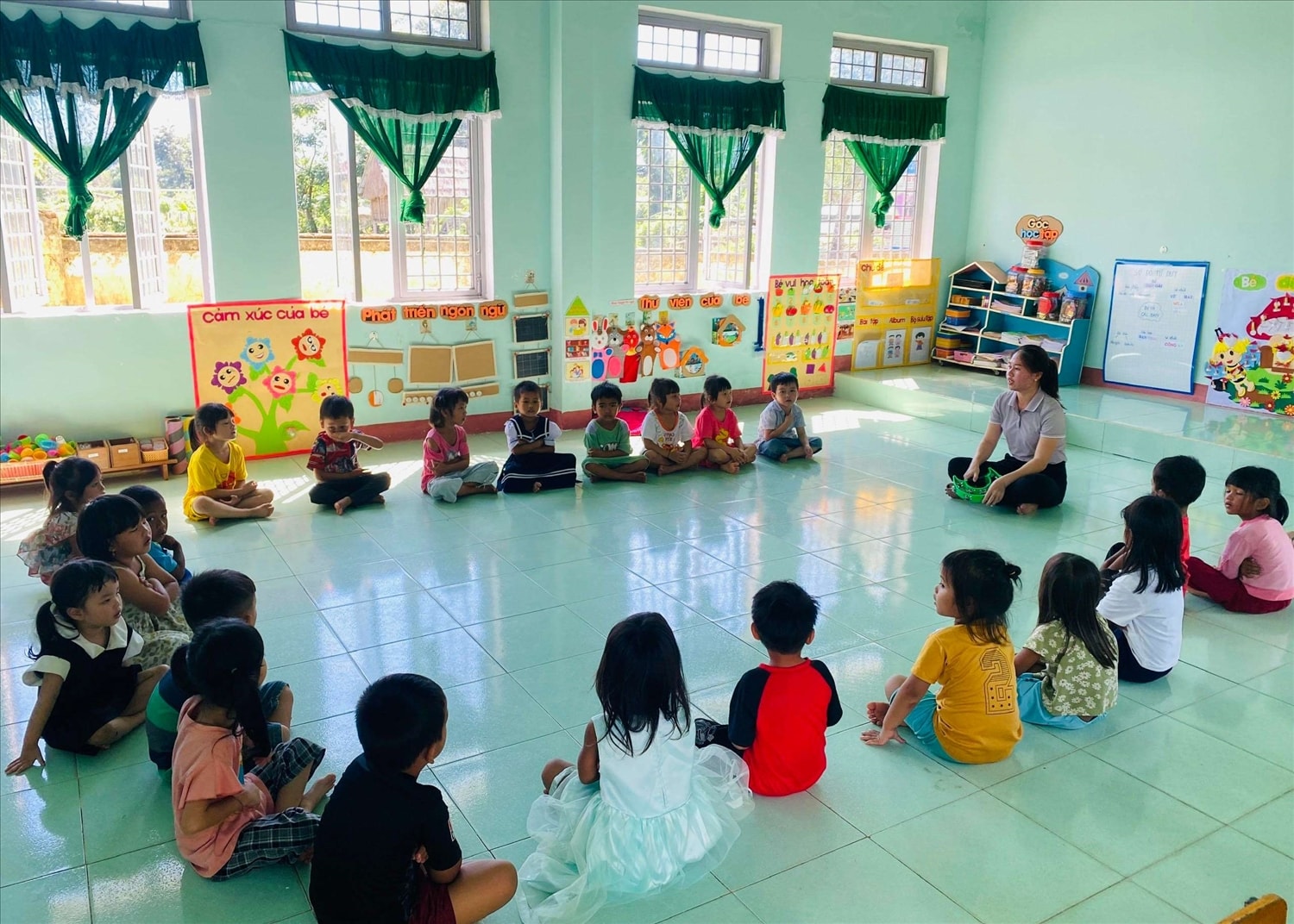 Thực hiện hỗ trợ đảm bảo bữa ăn dinh dưỡng cân đối hợp lý dân tộc Rơ Măm, tỉnh Kon Tum dự kiến mỗi năm hỗ trợ 60 trẻ dân tộc Rơ Măm, với mức hỗ trợ tối đa là 550 nghìn đồng/tháng/trẻ. (Trong ảnh: Lớp học mẫu giáo làng Le, xã Mô Rai, huyện Sa Thầy)