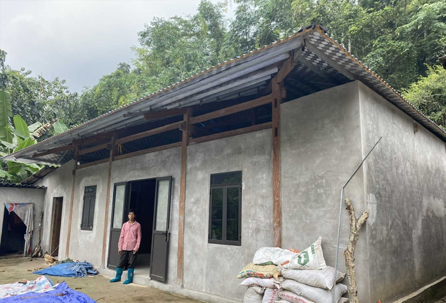 Căn nhà mới của gia đình anh Nguyễn Mạnh Quân, thôn Bản Luông, xã Mỹ Thanh, huyện Bạch Thông sắp hoàn thiện Căn nhà mới của gia đình anh Nguyễn Mạnh Quân, thôn Bản Luông, xã Mỹ Thanh, huyện Bạch Thông sắp hoàn thiện