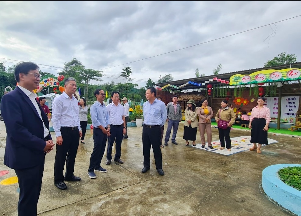 Đoàn kiểm tra thực tế dự án Trường Mẫu giáo xã Tà Bhing, huyện Nam Giang được đầu tư từ Chương trình MTQGgiảm nghèo bền vững Đoàn kiểm tra thực tế dự án Trường Mẫu giáo xã Tà Bhing, huyện Nam Giang được đầu tư từ Chương trình MTQGgiảm nghèo bền vững