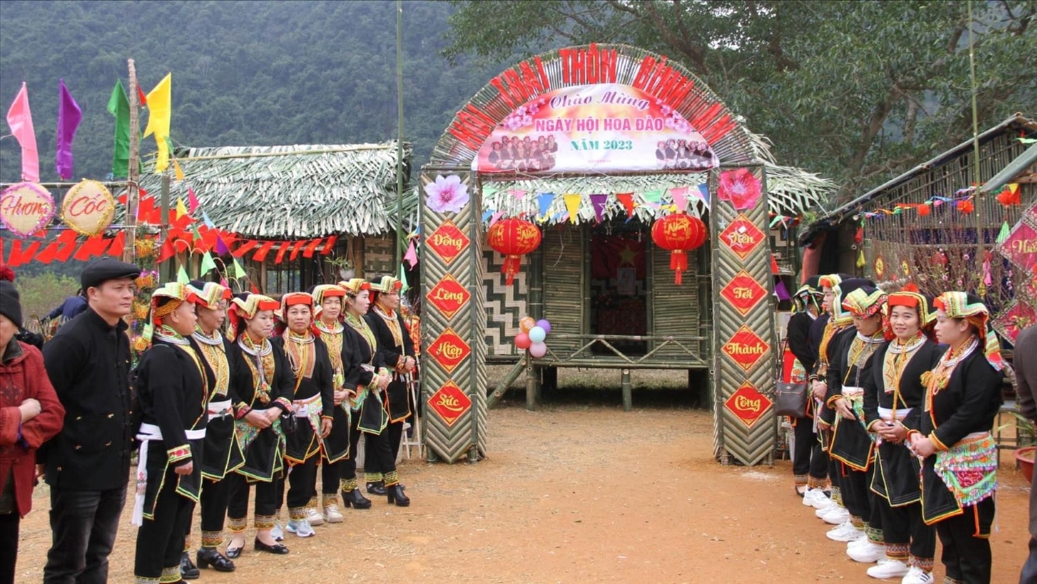 Lễ hội Xuân của người dân Lạng Sơn luôn thu hút đông đảo khách du lịch quan tâm và đến thăm quan vào mỗi dịp Xuân mới.