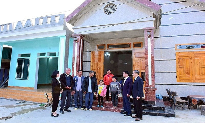 Niềm vui của người dân Sơn Dương bên những ngôi nhà mới, khang trang.