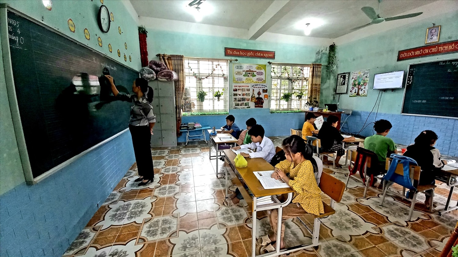 Mô hình trường PTDTBT, đã tiếp thêm động lực cho học sinh các xã đặc biệt khó khăn khu vực vùng cao biên giới có điều kiện tốt hơn để học tập