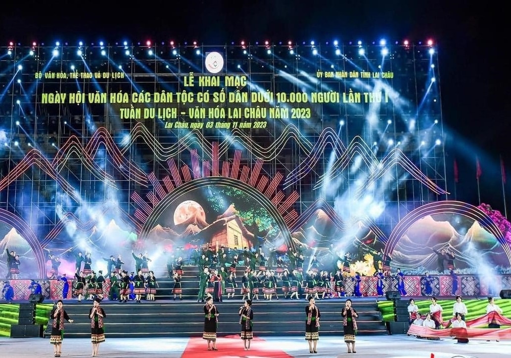 Những nghi thức, lễ hội truyền thống của các dân tộc có số dân dưới 10 nghìn người cùng được tái hiện trong không gian văn hóa cộng đồng tại “Ngày hội Văn hóa các dân tộc số dân dưới 10 nghìn người” lần thứ I năm 2023 được tổ chức đầu tháng 11 vừa qua tại tỉnh Lai Châu.