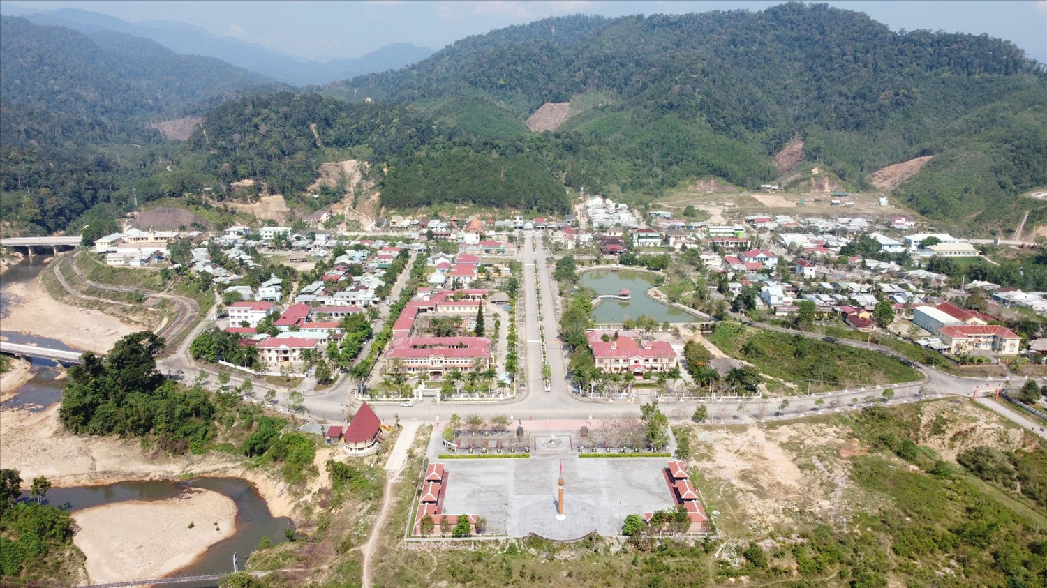 Nhờ được hỗ trợ nhiều chính sách phát triển kinh tế xã hội, huyện miền núi Tây Giang hôm nay đã có nhiều đổi thay, khởi sắc. Ảnh Huy Trường
