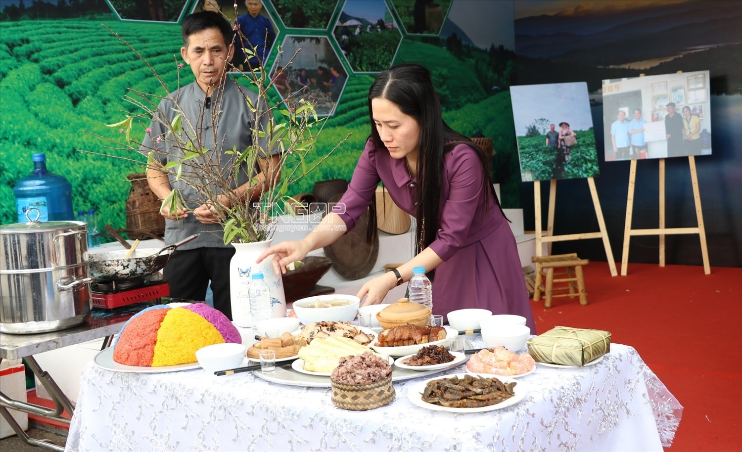 Trưng bày mâm cơm truyền thống của dân tộc Ngái trong Không gian trưng bày sản phẩm văn hóa tỉnh Thái Nguyên tại Ngày hội Văn hóa các DTTS có số dân dưới 10.000 người n được tổ chức tại tỉnh Lai Châu. 