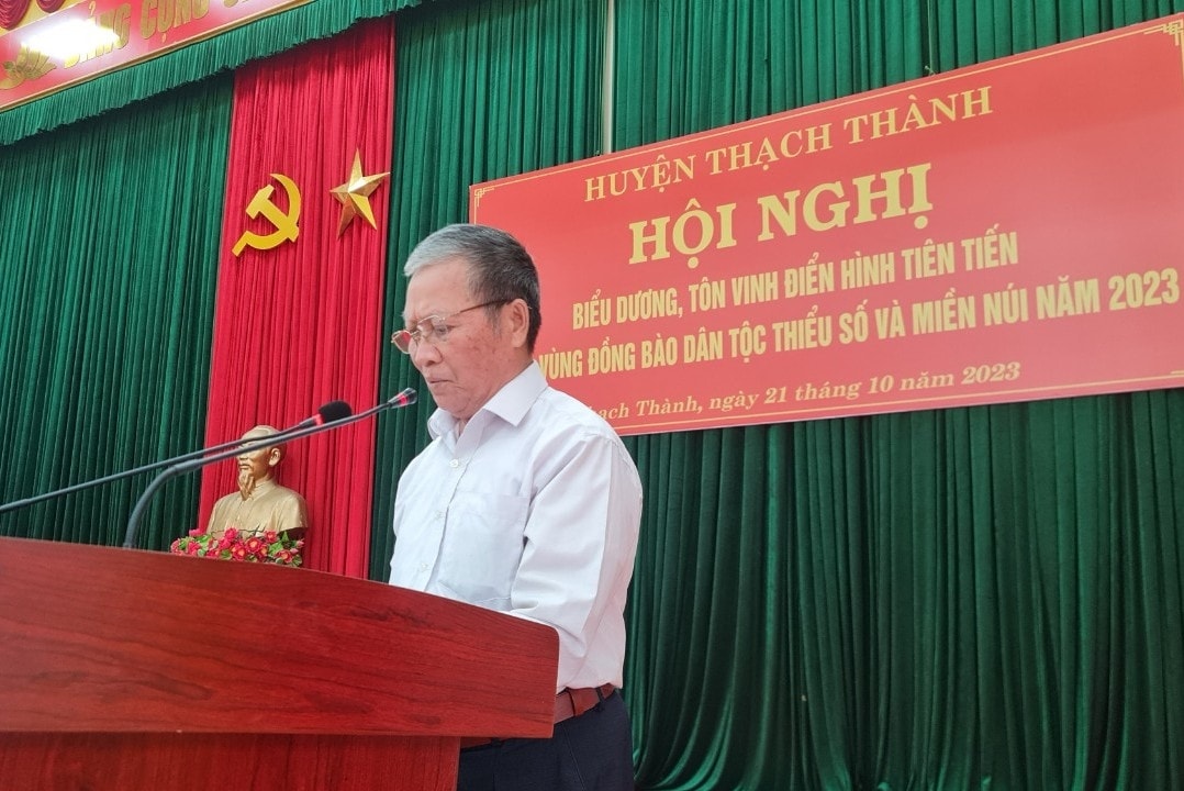 Ông Bùi Công Bằng, thôn Thành Minh, xã Thành phát biểu tại Hội nghị tôn vinh điển hình Người có uy tín tiêu biểu trong đồng bào DTTS  huyện Thạch Thành 