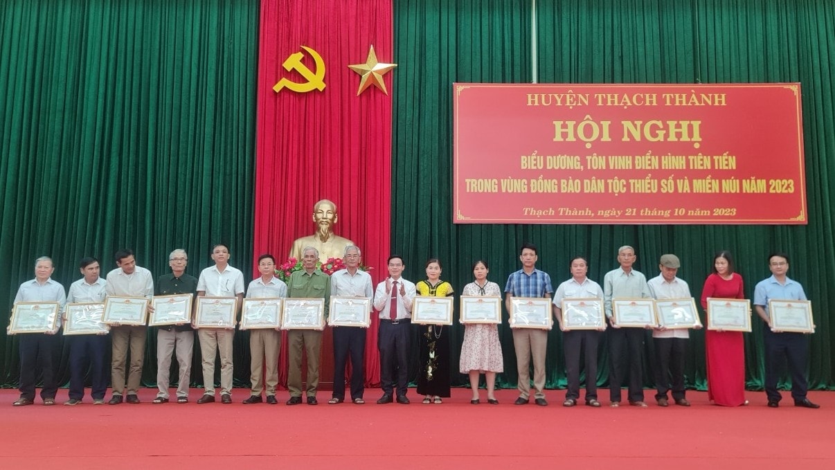  Nhiều Người có uy tín tiêu biểu huyện Thạch Thành được biểu dương, tôn vinh