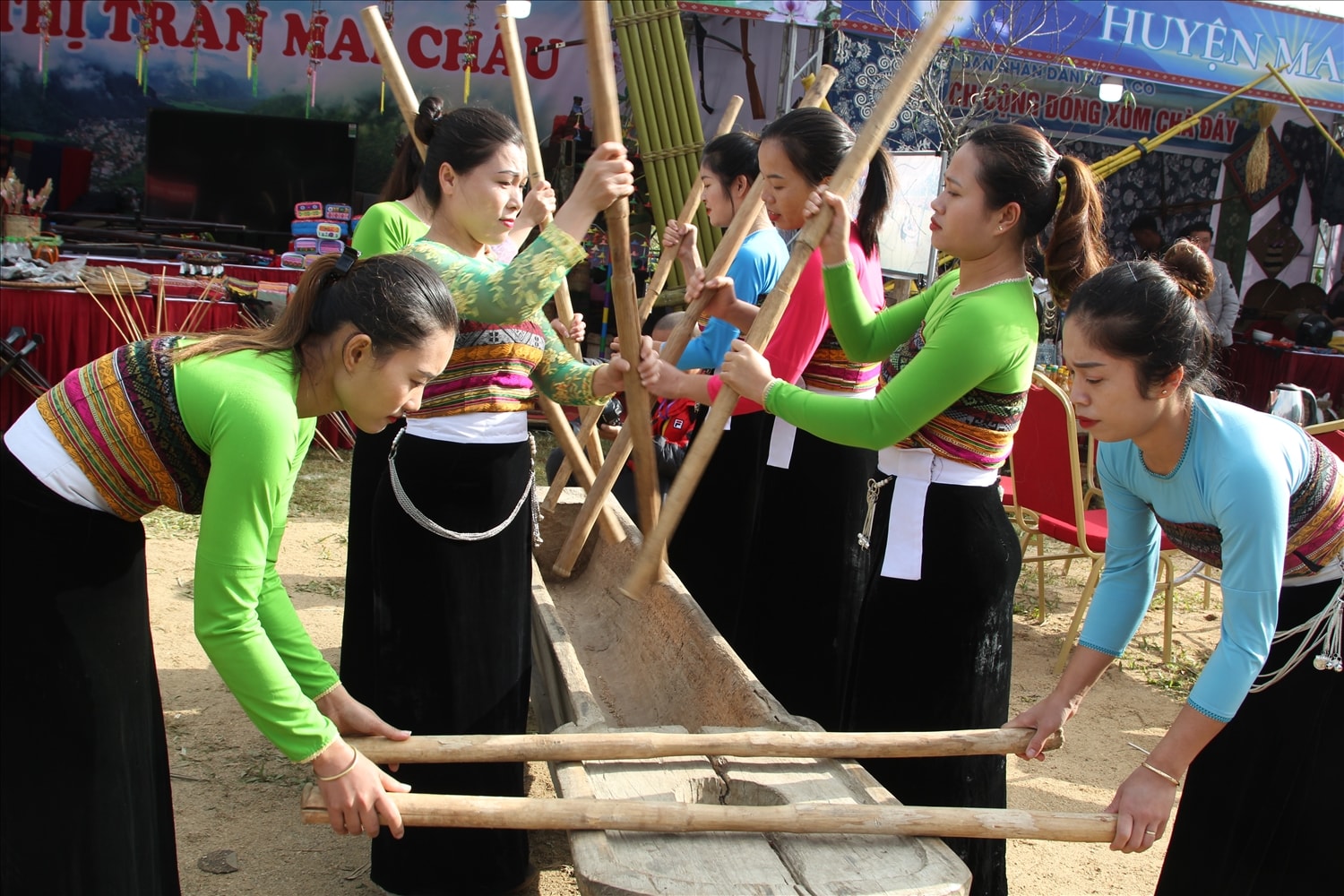 Lễ đâm đuống là nét đẹp của dân tộc Mường Lễ đâm đuống là nét đẹp của dân tộc Mường