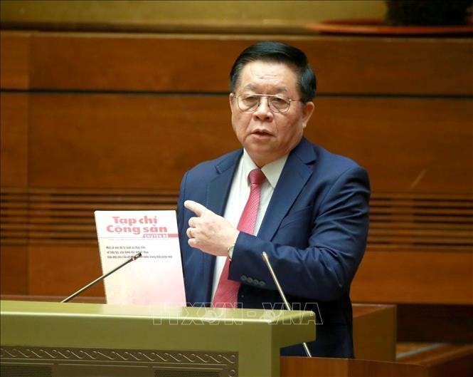 Đồng chí Nguyễn Trọng Nghĩa truyền đạt chuyên đề 