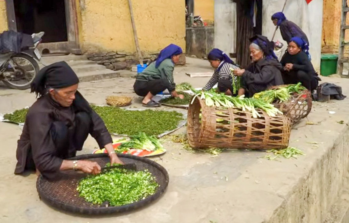 Đời sống của đồng bào DTTS ở vùng cao Y Tý ngày càng được nâng lên nhờ phát triển du lịch