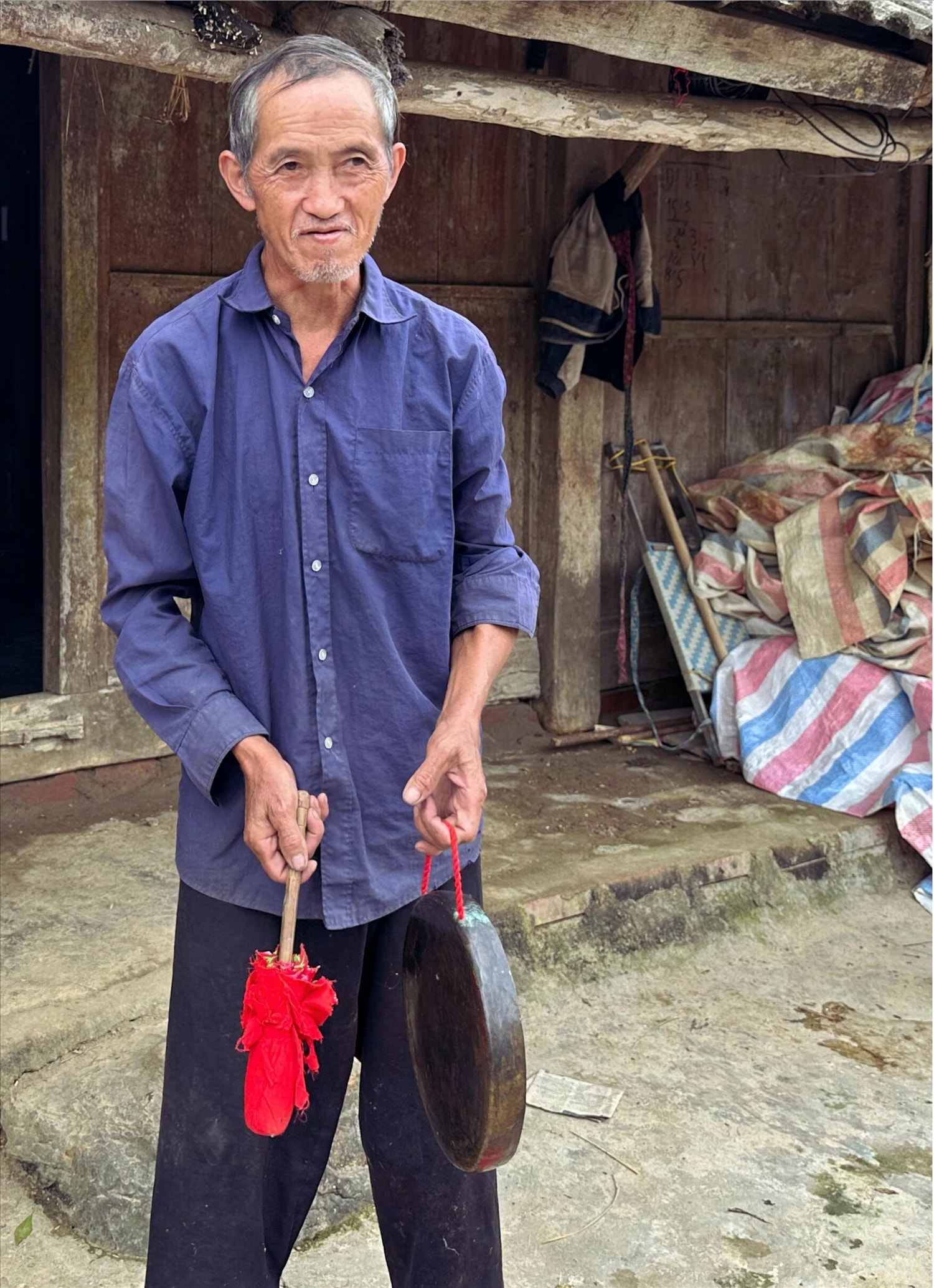 Già làng A Vang Già làng A Vang, dân tộc Mông, bản Mỹ Á, xã Thu Cúc, huyện Tân Sơn tâm huyết bảo tồn văn hóa truyền thống