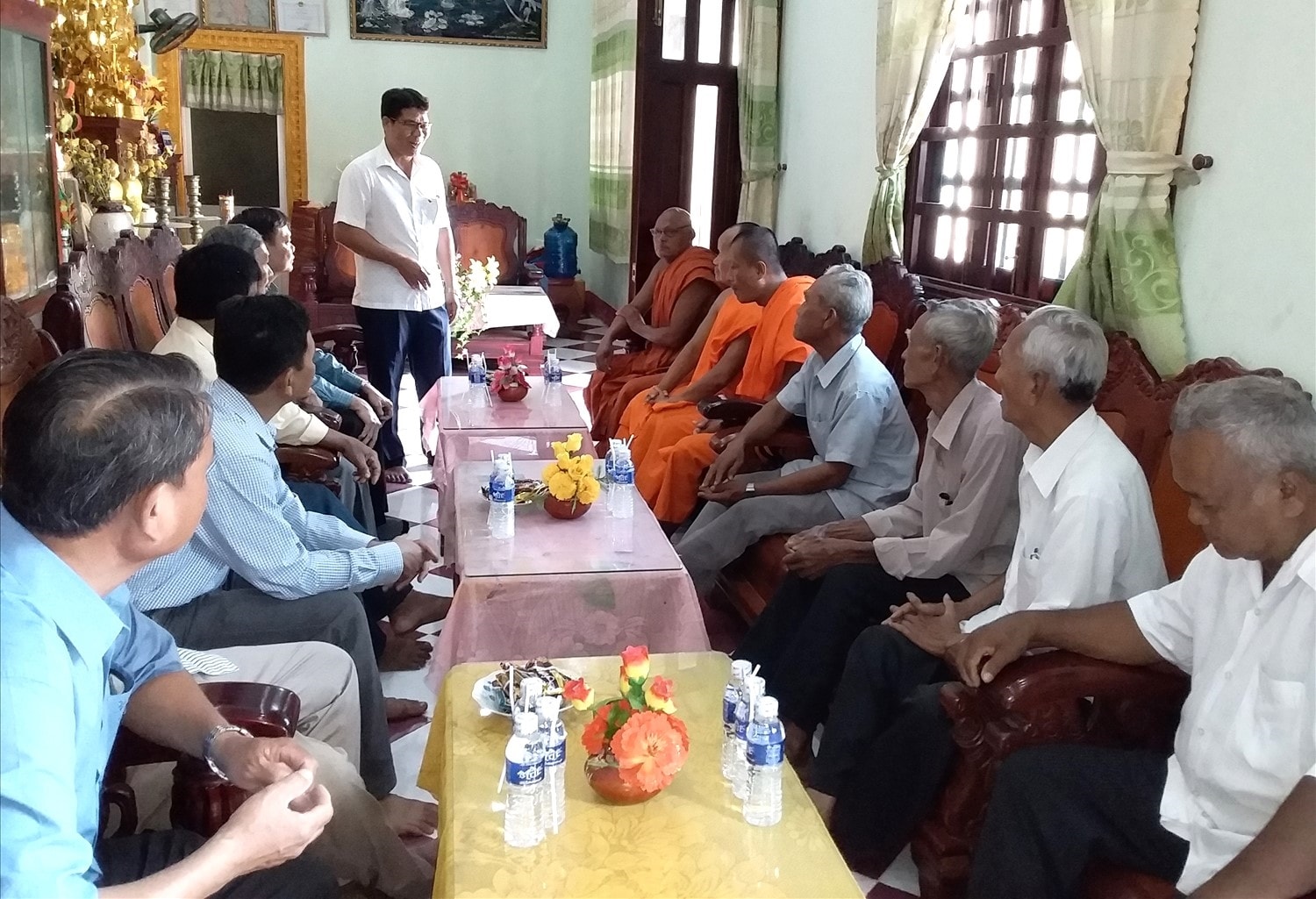 Ông Kiên Ninh, Trưởng Ban Dân tộc tỉnh Trà Vinh thăm hỏi, tặng quà Người có uy tín tại huyện Càng Long Ông Kiên Ninh, Trưởng Ban Dân tộc tỉnh Trà Vinh thăm hỏi, tặng quà Người có uy tín tại huyện Càng Long