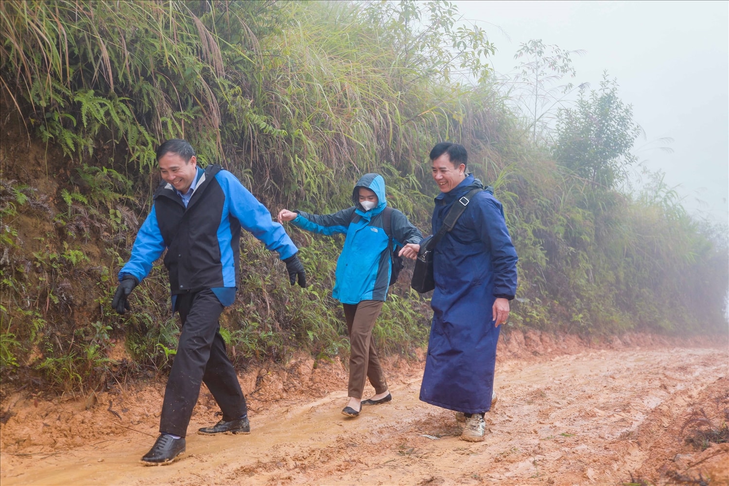 (Bài Chuyên đề) Chưa đi chưa biết Khuôn Vình… 4