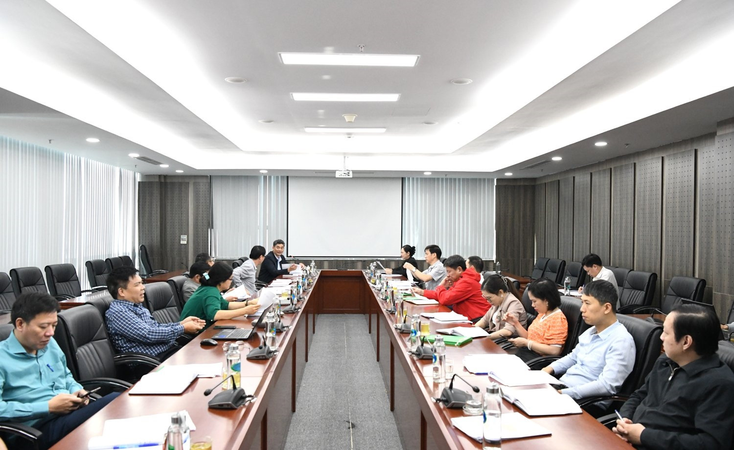 Quang cảnh cuộc họp Quang cảnh cuộc họp