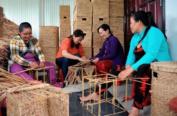 : Đào tạo nghề theo nhu cầu của người học, gắn với tiềm năng, thế mạnh địa phương, từ đó tạo cơ hội cho đồng bào Khmer sau khi học nghề xong có thể áp dụng ngay những kiến thức đã học để phát triển kinh tế gia đình.