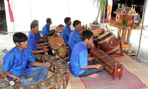 Tại tỉnh An Giang, nhiều nghệ nhân đang góp phần bảo tồn, phát huy nhạc ngũ âm, một giá trị văn hoá của đồng bào Khmer Tại tỉnh An Giang, nhiều nghệ nhân đang góp phần bảo tồn, phát huy nhạc ngũ âm, một giá trị văn hoá của đồng bào Khmer