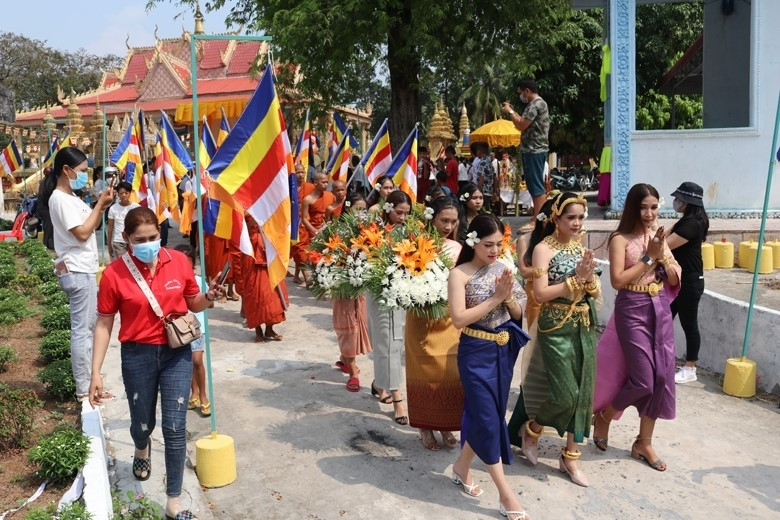Một nghi lễ trong Tết cổ truyền Chol Chnam Thmay của đồng bào dân tộc Khmer tỉnh An Giang Một nghi lễ trong Tết cổ truyền Chol Chnam Thmay của đồng bào dân tộc Khmer tỉnh An Giang