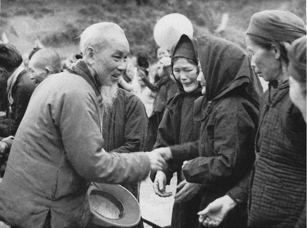 Bác Hồ về thăm lại đồng bào Pắc Bó, Cao Bằng năm 1961 (Ảnh tư liệu) Bác Hồ về thăm lại đồng bào Pắc Bó, Cao Bằng năm 1961 (Ảnh tư liệu)