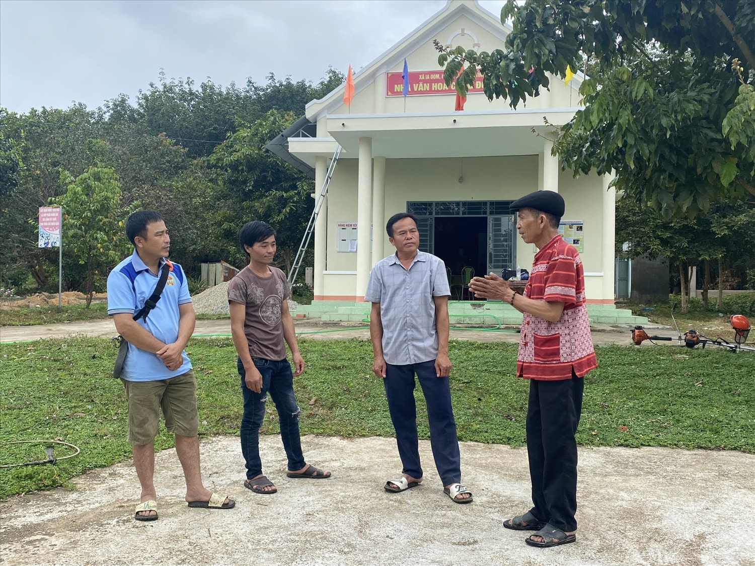 Những Người có uy tín trong vùng đồng bào DTTS thường xuyên tuyên truyền, vận động Nhân dân chấp hành tốt đường lối, chủ trương của Đảng, chính sách, pháp luật của Nhà nước Những Người có uy tín trong vùng đồng bào DTTS thường xuyên tuyên truyền, vận động Nhân dân chấp hành tốt đường lối, chủ trương của Đảng, chính sách, pháp luật của Nhà nước
