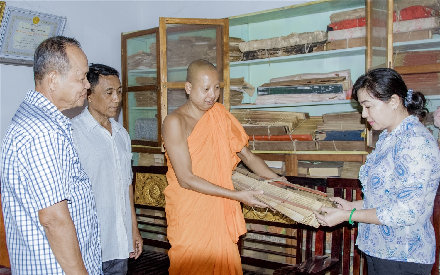 Các vị người có uy tín luôn đi đầu trong mọi phong thi đua và 
