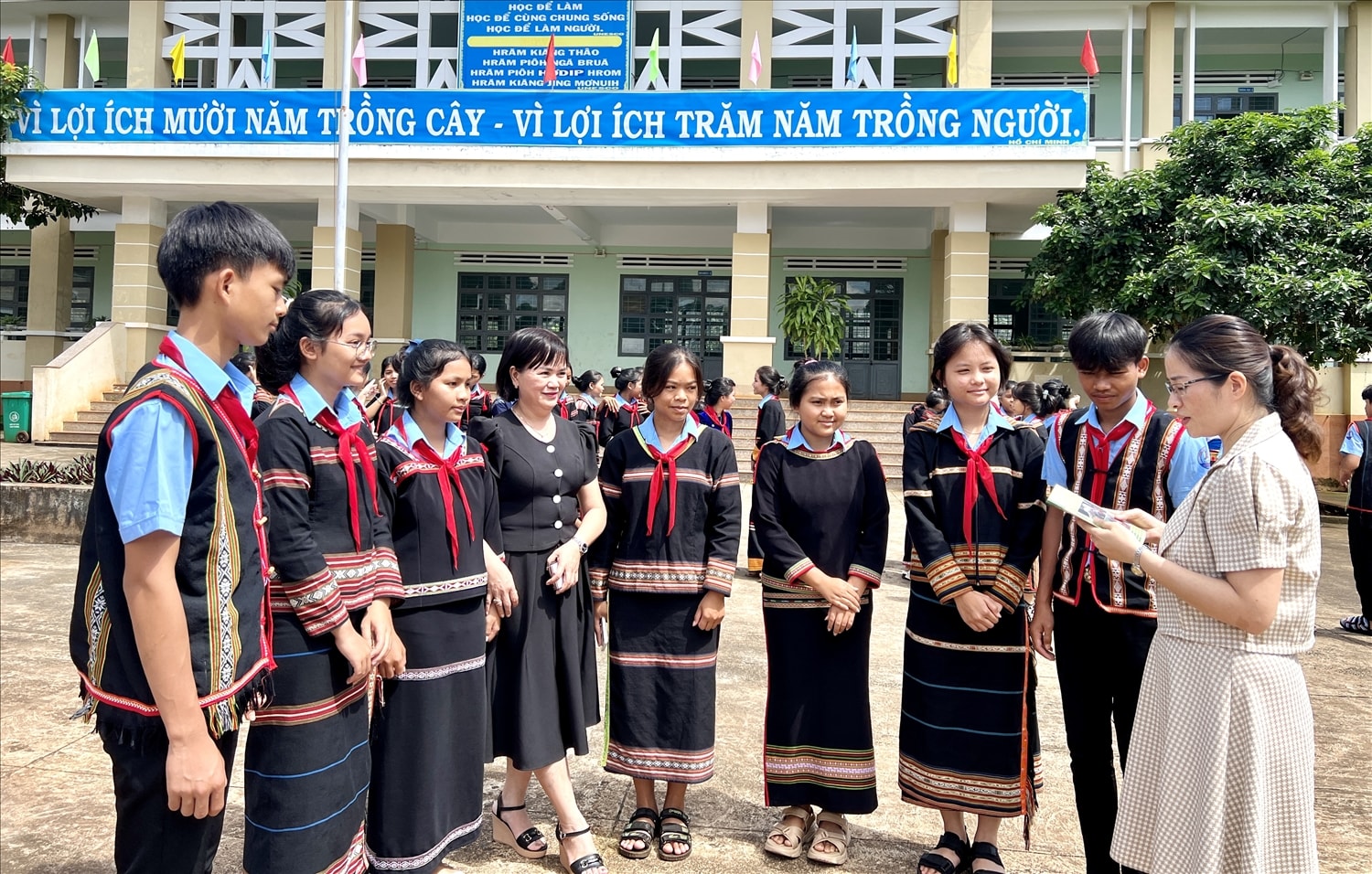 Một buổi tuyên truyền tảo hôn và HNCHT cho học sinh Trường THCS Dân tộc nội trú huyện Đức Cơ Một buổi tuyên truyền tảo hôn và HNCHT cho học sinh Trường THCS Dân tộc nội trú huyện Đức Cơ