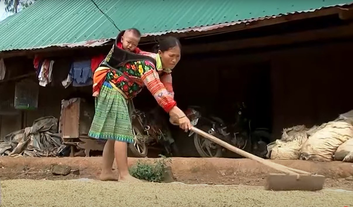 Thời gian qua tỉnh Đăk Lăk đã và đang nỗ lực cải thiện, nâng cao nhận thức về tảo hôn và hôn nhân cận huyết thống, tiến tới xoá bỏ tình trạng tảo hôn và hôn nhân cận huyết thống trong vùng DTTS&MN Thời gian qua tỉnh Đăk Lăk đã và đang nỗ lực cải thiện, nâng cao nhận thức về tảo hôn và hôn nhân cận huyết thống, tiến tới xoá bỏ tình trạng tảo hôn và hôn nhân cận huyết thống trong vùng DTTS&MN
