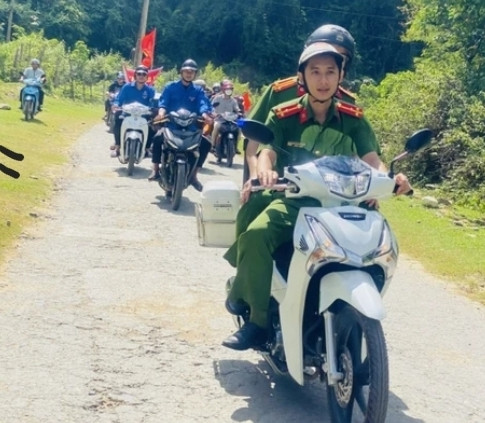 Các lực lượng phối hợp tuyên truyền về tác hại của ma túy Các lực lượng phối hợp tuyên truyền về tác hại của ma túy