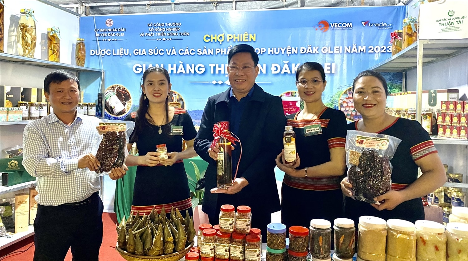 Kết nối giao thương, thúc đẩy phát triển vùng DTTS