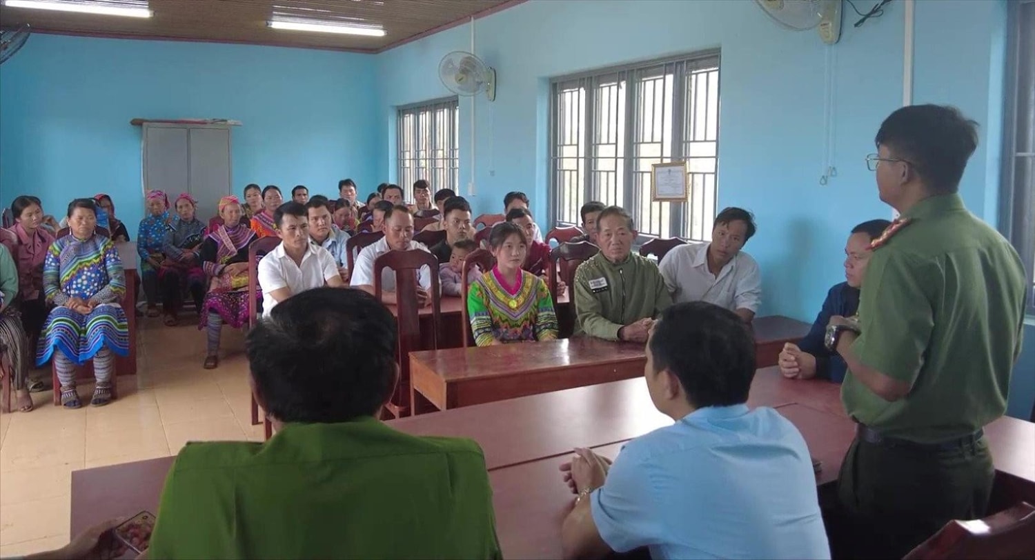 Công an huyện Đắk Glong phối hợp với cơ quan chức năng, chính quyền địa phương tuyên truyền người dân cảnh giác với tà đạo Công an huyện Đắk Glong phối hợp với cơ quan chức năng, chính quyền địa phương tuyên truyền người dân cảnh giác với tà đạo