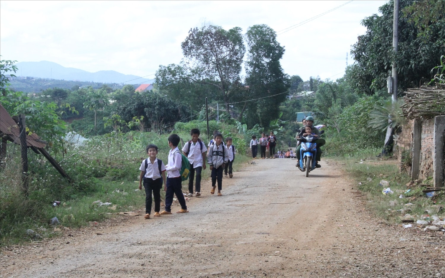 Cuộc sống yên bình thường ngày của người dân thôn 5, xã Đắk Plao Cuộc sống yên bình thường ngày của người dân thôn 5, xã Đắk Plao