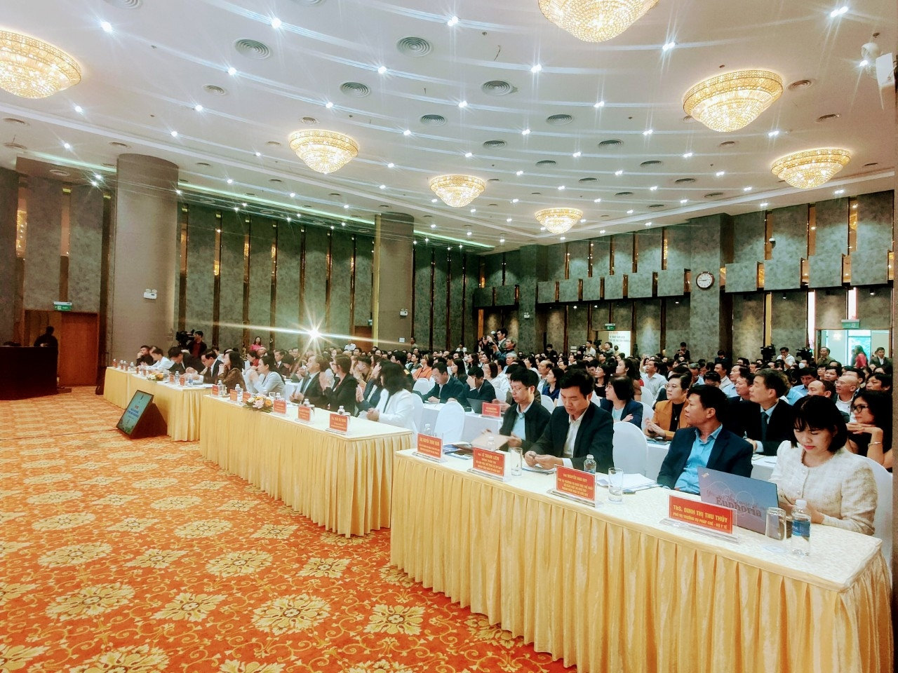 Quang cảnh hội nghị.