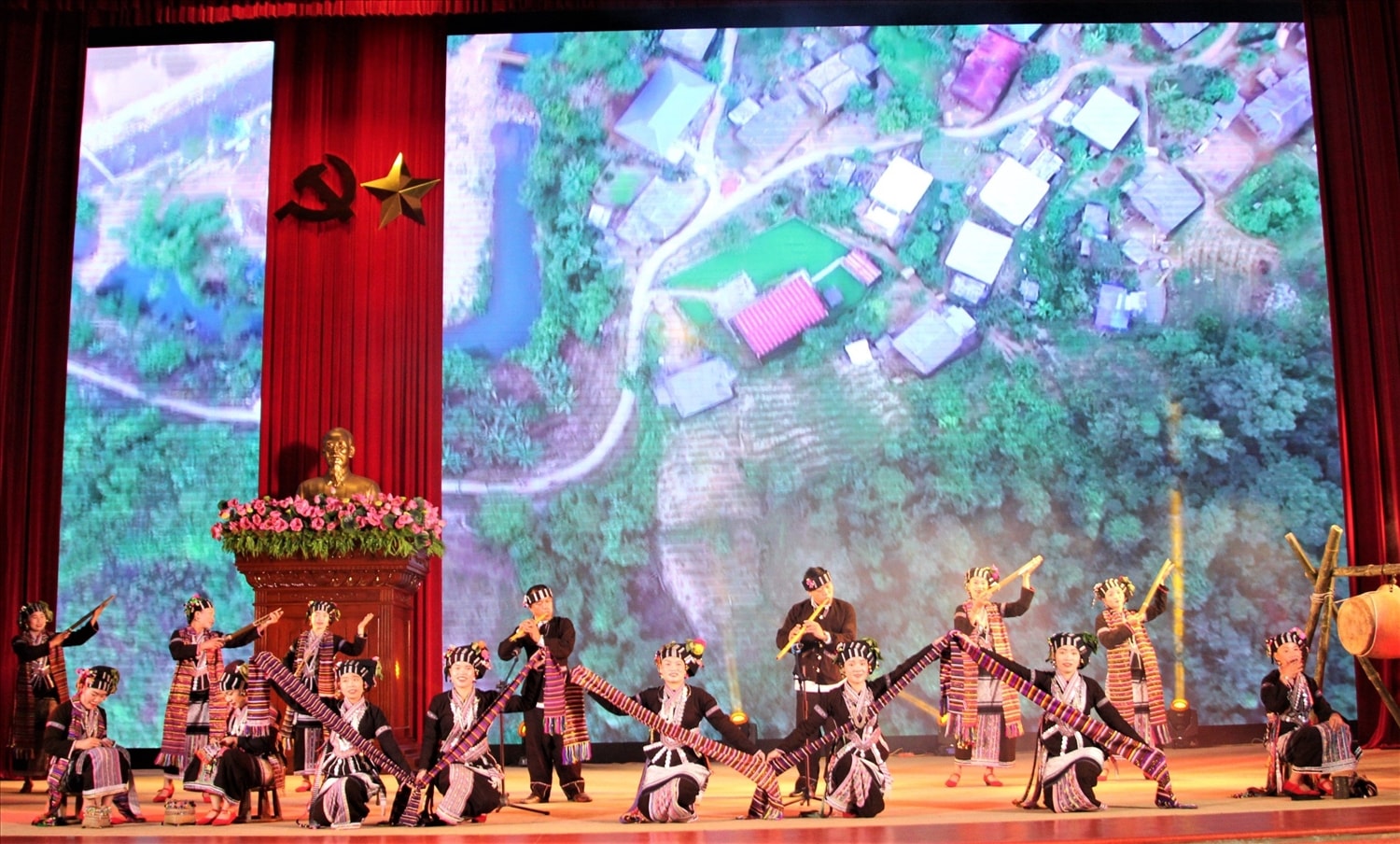 Phụ nữ dân tộc Lự tham gia Ngày hội Văn hóa các dân tộc có số dân dưới 10 nghìn người lần thứ Nhất tại Lai Châu Phụ nữ dân tộc Lự tham gia Ngày hội Văn hóa các dân tộc có số dân dưới 10 nghìn người lần thứ Nhất tại Lai Châu