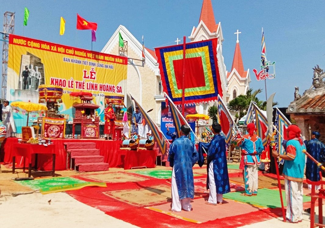 Một nghi thức trong Lễ khao lề thế lính Hoàng Sa