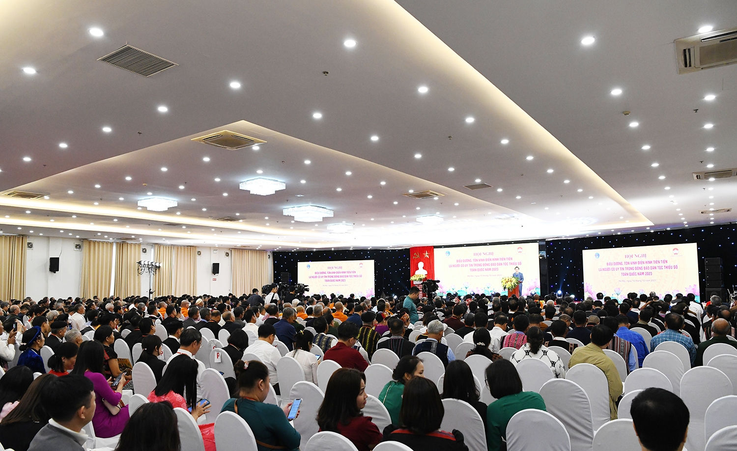 Hội nghị biểu dương, tôn vinh điển hình tiên tiến là Người có uy tín trong đồng bào DTTS toàn quốc năm 2023  khép lại với nhiều dấu ấn, tạo động lực để phát huy tốt hơn nữa vai trò của đội ngũ Người có uy tín trong thời gian tới. Ảnh: nhóm PV