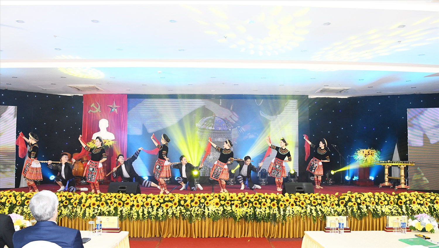Hội nghị còn để lại dấu ấn với chương trình văn nghệ đặc sắc, mang đậm bản sắc văn hóa dân tộc 