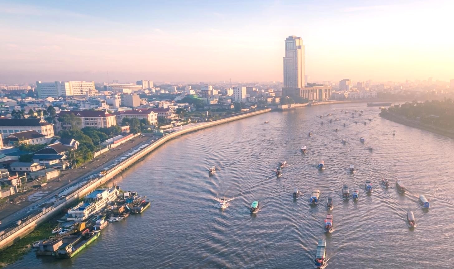 TP. Cần Thơ có rất nhiều cơ hội phát triển thông qua các dự án trọng điểm, chính sách ưu đãi được phê duyệt theo Nghị quyết số 45/2022/QH15 của Quốc hội về thí điểm một số cơ chế, chính sách đặc thù phát triển