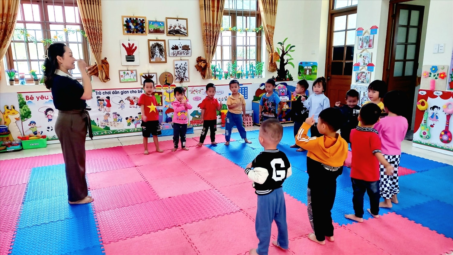 Để nâng cao chất lượng giáo dục, nhằm đổi mới căn bản, toàn diện giáo dục, mỗi địa phương vùng DTTS và miền núi đều có những sáng tạo trong công tác dạy và học
