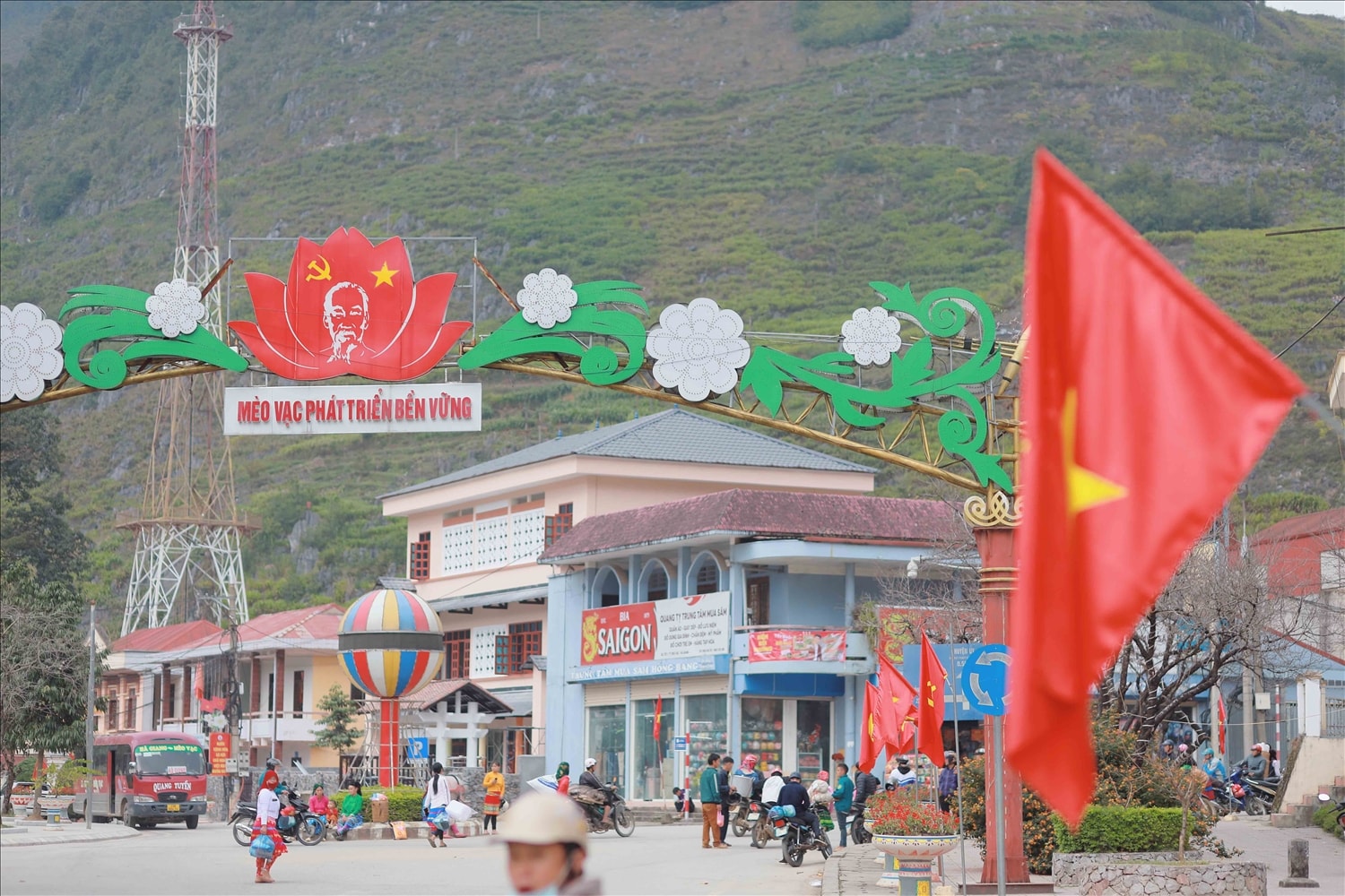 (Bài CĐ Dân tộc Tôn giáo) Chợ phiên Mèo Vạc: Nơi gìn giữ, giao thoa nhiều nét văn hóa 11