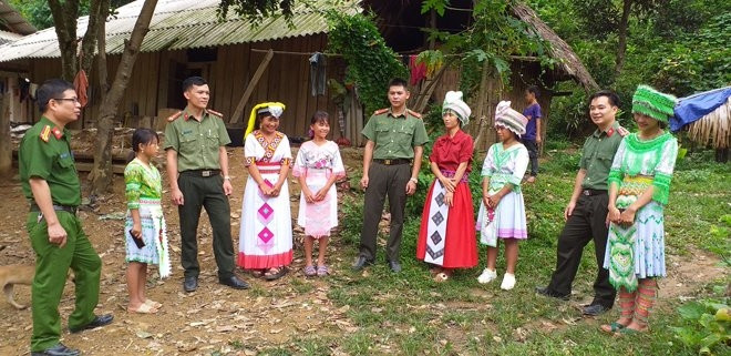 Công an huyện Chiêm Hóa, Công an xã Tri Phú tuyên truyền pháp luật tại thôn Khuôn Làn Công an huyện Chiêm Hóa, Công an xã Tri Phú tuyên truyền pháp luật tại thôn Khuôn Làn