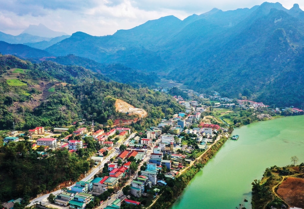 Thị trấn Pác Miầu (Bảo Lâm) bên dòng sông Gâm. Ảnh: Thế Vĩnh