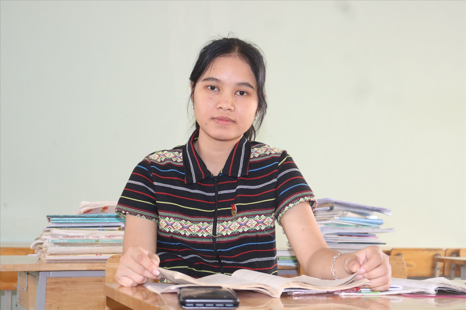 Em Đinh Thị Y Dua chia sẻ về bí quyết đạt điểm cao trong môn Ngữ văn